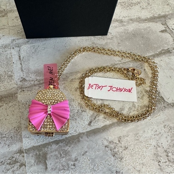 Nwt BETSEY JOHNSON “Gold” Back to Cool Backpack‎ Pink Bow Necklace - Picture 1 of 7
